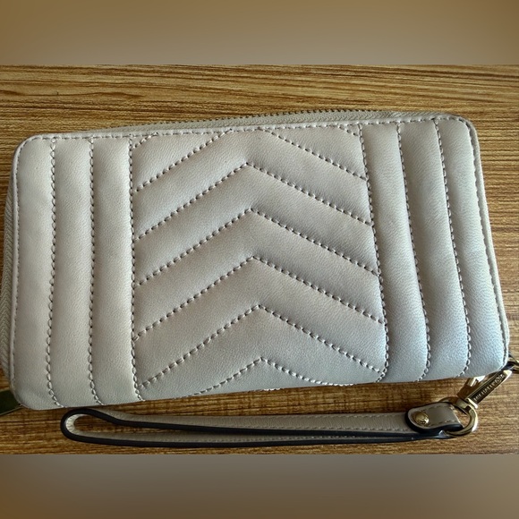 Michael Kors Blush Quilted Wristlet - Picture 6 of 12